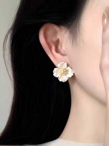 1 par de pendientes florales elegantes, pendientes de lujo de calidad minimalista de moda para mujer, regalo para uso diario - Forma de la flor - Ver 2