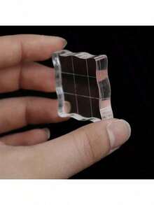 Bộ 4 khối dập ren vuông bằng acrylic trong suốt - Dụng cụ thủ công đa năng, thích hợp cho sổ lưu niệm, album và các loại tem thủ công - Bao gồm khay mực, tấm lưới kim loại trong suốt và chức năng dập cạnh cong. - Trong sáng - Xem 8