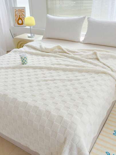 1pc Cozy Soft Fleece Blanket, Lightweight Yet Warm, For All-Season Use On Bed, Sofa, Office - Breathable And Skin-Friendly, Machine Washable