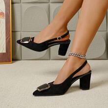 Damskie czarne czółenka na grubym obcasie ze spiczastym noskiem i klamrą - Czarne - Zobacz 1