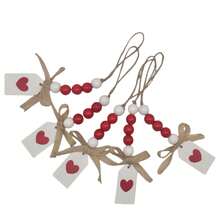 Adorno colgante de San Valentín con cuentas de madera y placa de corazón para envolver regalos en la pared. - vistoso - Ver 3
