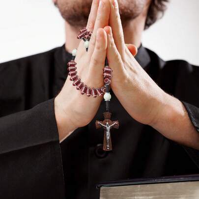 1件 时尚复古足球串珠十字架吊坠项链