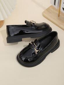 A Pair Of Girls' Little Leather Shoes 2026 Spring And Autumn New Children's Shoes, Little Girls' Princess Shoes, Driving Loafer, Shoes, Baby Shoes, And Suitable For All Seasons - Black - View 3