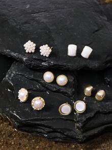 Opalesca Set de 6 piezas de aretes de perla con diseño de ojo de gato con superficie lisa de estilo retro de Hong Kong y aretes de botón para mujeres - Traje estilo C - Ver 1