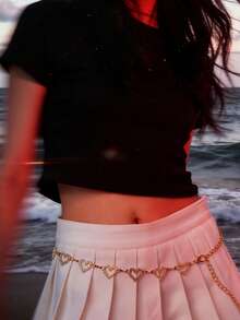 One Silver Metal Waist Chain For Women. The Waist Chain Exudes A Sense Of Luxury And Is Perfect For Summer. It Can Be Paired With Dresses, Used As A Decoration For Suits, And Is A Fashionable And Versatile Thin Belt Chain. It Is Suitable For Weddings And Can Be Given As A Valentine's Day Gift. - Heart-shaped Rhinestones - View 2