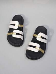 儿童露趾拖鞋一双装 - 柔软材质，防滑平底，休闲日常鞋，金色饰边，适合室内/室外穿着 - 白色 - 查看 2