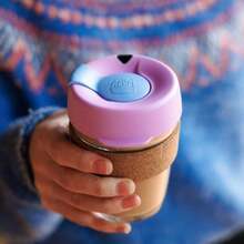KeepCup Taza de café de vidrio templado reutilizable, taza de viaje con tapa a prueba de derrames, banda de corcho para preparación, ligera, sin , tamaño mediano, 12 onzas, luz de luna(Morado M (Pack of 1)) - Multicolor - Ver 5