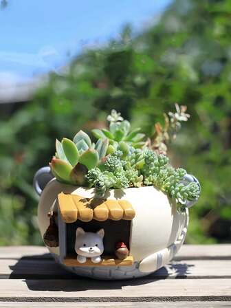 1pc Creative Cartoon Cute Pet Succulent Small Flower Pot, Resin Planter For Office, Balcony Decor, Micro Landscape Gardening