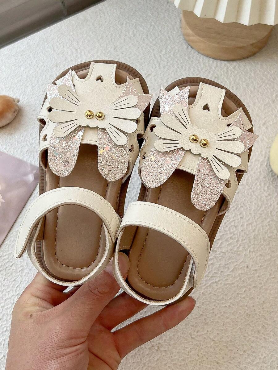2026 New Girls Pink Rabbit Ear + 3D Flower (Metal Rivet) + Heart Hollow Decor Sandals, Soft Material, Non-Slip & Wear-Resistant, Open Toe Flat Sandals, Sweet & Cute Style, Suitable For Summer Street, Daily Wear And School Activities - Beige - View 1