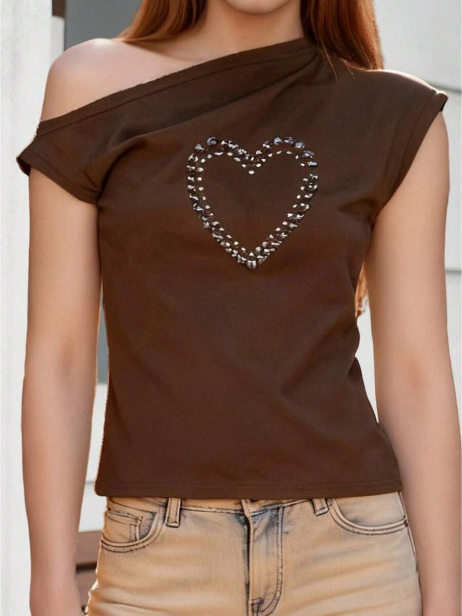 Blusa De Manga Corta Con Diseño Off-shoulder Y Detalle De Corazón Decorado Con Piedras Brillantes, Corte Ajustado Estilo Casual Elegante Para Mujer Prendas De Tejido Suave Y Decorativo Blusas Versátiles Para Salidas Moda Urbana Refinada - Marrón - Ver 1