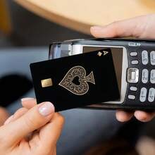 一套配套信用卡装饰贴纸，扑克图案“10JQKA”，创意个性化超薄PVC防指纹信用卡保护套，防刮擦，男女通用，适用于小型芯片卡、银行卡、信用卡、交通卡、学生证等。可用于DIY装饰，卡片装饰，长方形