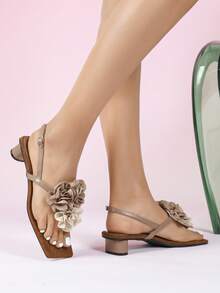 Dép xỏ ngón mũi vuông màu nâu cổ điển, quai màu kaki với họa tiết hoa hai màu, gót chunky vừa phải, đa năng. - màu nâu - Xem 2