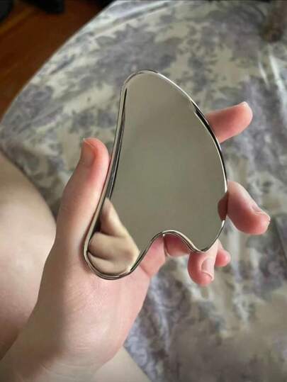 1pc Stainless Steel Heart-Shaped Gua Sha Tool For Facial Massage, Portable Muscle Relaxation Massage Board, Stainless Steel Gua Sha Facial Tools - Face Massage Tools - Smooth Sturdy Metal Guasha Tool For Face Body Reduce Puffiness - Massage Scraper Heart Shape Item(Silver) Stainless Steel Gua Sha Facial Tools Guasha For Face Metal Gua Sha Tighten Skin Massage Guasha Beauty Tool For Body Eyes Neck Massager