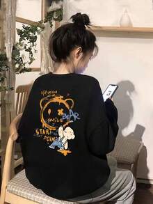 女士休闲宽松棉质卫衣，印有字母和小熊图案，适合秋冬季穿着。