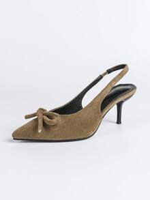 女士优雅蝴蝶结时尚高跟凉鞋，适合正式场合。棕色绒面革蝴蝶结链条装饰尖头中跟踝带链条细高跟凉鞋，优雅时尚，适合都市职业女性、办公室、约会、春秋季穿着。 - 卡其色 - 查看 8