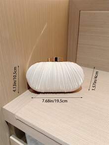 月光之夜手拿包 - 1个迷你白色不规则盒褶缎面经典手拿包，适合正式场合、晚宴、浪漫婚礼、年末派对、新娘、舞会等，带翻盖和链条。完美搭配新年装束、派对礼服、婚礼必备、毕业典礼及舞会礼服。 - 白色 - 查看 5