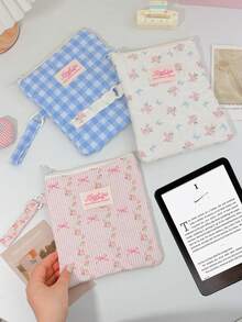 1pc Floral Print Quilted Cute 6 6.8 7 Inch E-Reader Sleeve Storage Bag Kindle Accessories Women's Accessories MP3/MP4/MP5 Storage Bag Mobile Phone Bag SA569P Kindle Paperwhite 2024 1/2/3/4/5/6 E-Book Reader Storage Bag, 6-7 Inch E-Reader Sleeve For Kindle/Boox/Kobo, Digital Protective Bag For Students, School Daily Use,Storage Orangizer,Travel Essential - Multicolor - View 3