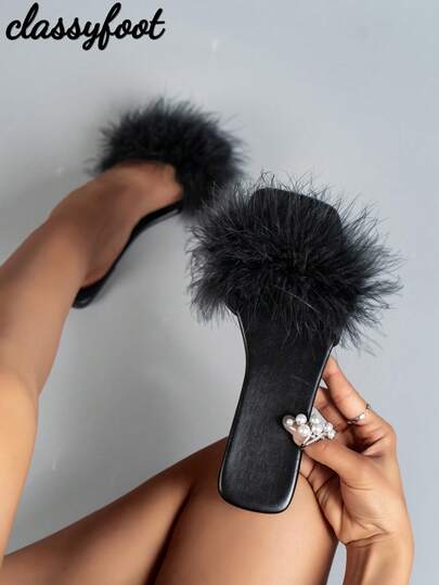 1 Pair Women's Fashion Fluffy Feather Decorated Flat Slippers, Casual Faux Fur Strap Open Toe Slip-On Sandals, Non-Slip Lightweight Summer Beach Pool Party Daily Wear Shoes, Elegant Luxury Black Feather Accent Flat Sandals, Suitable For Vacation, Street Style And Evening Occasions, Soft And Comfortable, And Eye-Catching