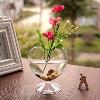 经典心形玻璃花瓶，适用于水培和鲜花，几何底座造型，家居及活动装饰摆件