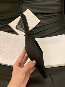 女士尖头凉鞋 - 舒适低跟，夏季PU鞋面和橡胶鞋底，百搭黑色休闲正装鞋款，厚底设计，优雅轮廓，耐穿轻便，适合办公穿着