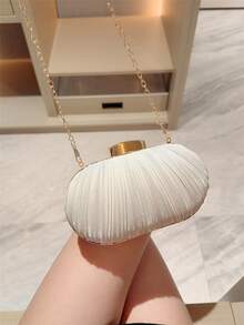 月光之夜手拿包 - 1个迷你白色不规则盒褶缎面经典手拿包，适合正式场合、晚宴、浪漫婚礼、年末派对、新娘、舞会等，带翻盖和链条。完美搭配新年装束、派对礼服、婚礼必备、毕业典礼及舞会礼服。 - 白色 - 查看 8