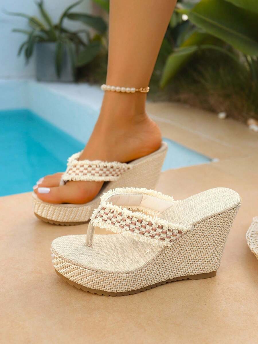 Giày sandal đế xuồng tua rua kẻ caro thời trang nữ, đế cao chống thấm nước, nhẹ, mềm mại, kiểu dáng slip-on, cao gót hở mũi phối màu tương phản, sandal kiểu ngư dân mới, size nhỏ hơn một size.