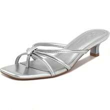Athlefit Women's Strappy Kitten Heels Square Toe Flip Flop Low Heels Slip On Thong Heeled Sandals - 銀色 - 查看 1