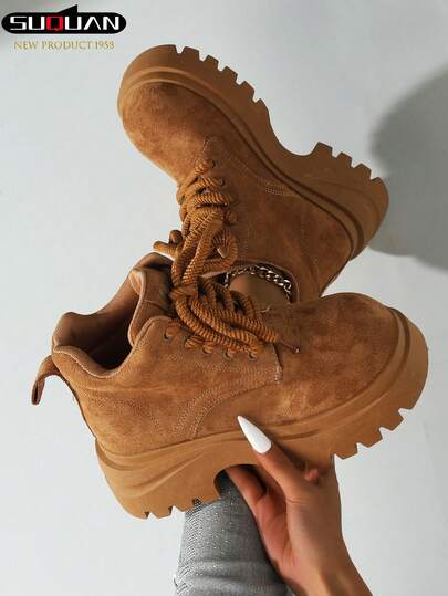 2026 Spring & Autumn New Women's Retro Platform Boots, Front-Lace-Up Height-Increasing Serrated Sole, British-Style Ankle Boots, Versatile, Slimming & Elevating Ankle Boots, Four-Season Commuter Shoes