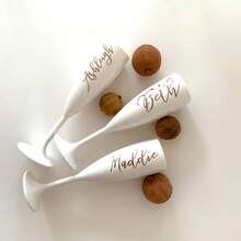 1pc Personalized White Acrylic Plastic Champagne Flute, Bridal Party Gift, Bridesmaid Wine Glass, Bachelorette Party Cup, Wedding Decor Stylish, Adorable, Colorful Custom, Personalized, Unique Ideal Gifts For Her Friends, Son, Daughter, School Students, Workers, Kids School, Home, Office,Multi-Functional, Ornamental,Reusable,Exquisite,Stylish,High-Quality,Colorful,Modern,Custom,Personalized,Unique,Ideal Gifts For Him,Ideal Gifts For Her,Boyfriend,Dad,Girlfriend,Mom,Family,Friends,Tea Room,Home,Garden,Office,For Anniversaries,For Valentine's Day,For Mother's Day,For Birthdays,For Father's Day,For Graduation,For Weddings,For Housewarming,Customized Wine Glasses,Easy Comfort - White - View 4