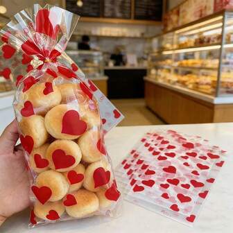 30 piezas Bolsas de regalo con estampado de corazón rojo y cinta dorada - Bolsas de plástico transparente OPPE, adecuadas para el Día de San Valentín, embalaje de regalos para parejas románticas, decoración de fiestas con tema de fantasía, bolsas de regalo románticas | Diseño de corazón | Bolsas de plástico duraderas, perfectas para la decoración del Día de San Valentín, ideales para Navidad, Acción de Gracias, decoración de habitaciones