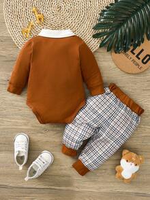 Conjunto De Mono De Niño Con Diseño De Osito Y Estilo Caballerito, Body De Manga Larga Con Cuello Polo Y Pajarita + Pantalón A Cuadros Pata De Gallo, Juego De 2 Piezas Para Recién Nacidos, Ropa De Moda Para Bebés Niños - Marrón - Ver 3