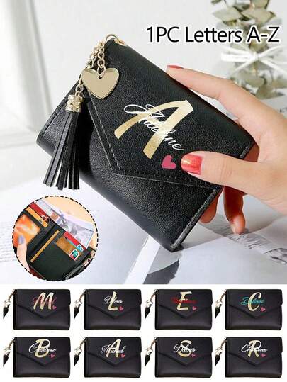 Cartera plegable personalizada con nombre para mujer, material de piel de PU negra, decorada con letras de la A a la Z y corazones rosas, monedero lindo para chica, tarjetero de moda con borla, impermeable y portátil, gran capacidad, puede almacenar tarjetas de crédito, tarjetas de identificación, efectivo, etc.