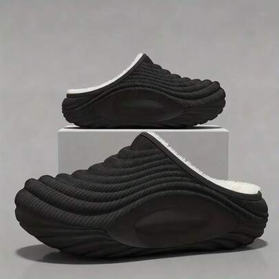 春夏通用款一双套脚拖鞋，纯黑色，简约时尚，适合居家、休闲、办公、秋冬季穿着，内里柔软舒适，EVA鞋底，足弓支撑设计，减震透气，易于清洁，是圣诞节、感恩节、复活节送给情侣、朋友、家人的绝佳礼物。