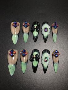 Jeder Set enthält 10 Stücke Y2K feine Stiletto-Aufstecknägel, die aus handgefertigtem Acryl gefertigt sind. Mit einem französischen Design, das mit Strass, Schleifen und Blumendekoration verziert ist, gibt es diese Nägel in einer Vielzahl von getönten und nackten Farboptionen. In 3 Größen erhältlich, um verschiedene Handbreiten zu passen, sind sie perfekt für Weihnachten, Partys, Abschlussbälle und den Alltag. Inklusive Nagel-Werkzeug-Set, was sie zu einem idealen Geschenk für Frauen und Mädchen macht.