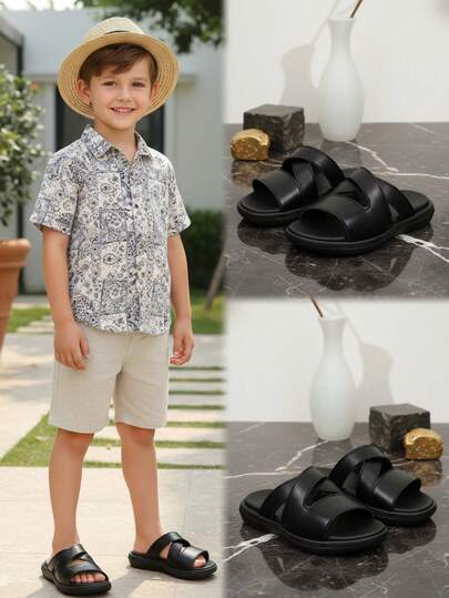 1双黑色加大码幼儿凉鞋，柔软舒适的PU皮革，简约经典的交叉绑带设计，圆头，厚底，时尚可爱的沙滩拖鞋，适合3-12岁男孩女孩，日常、度假、旅行、派对、春夏穿着。