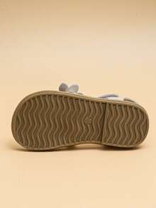 2026 高级定制小公主凉鞋：编织鞋带勾勒出优雅的轮廓，3D 水晶花朵装饰增添点睛之笔，浅棕色云朵般鞋底诠释精致的日常风格，女童凉鞋！ - 米色 - 查看 6