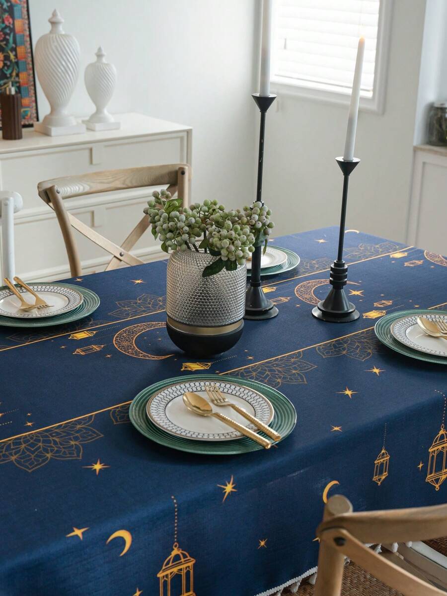 1件藏蓝色桌布，饰有金色星月灯笼图案，搭配米色流苏波西米亚风格防水家居装饰餐垫，适用于卧室、餐厅、酒店、节日装饰