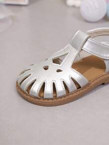 1 Pair Kids Summer Closed Toe Sandals, Girls Casual Fashion Versatile Soft Bottom Comfortable Flat Sandals, Student Princess Sandals - Silver - View 6