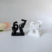 1pc Creative Hand Holding Number 67 Statue Ornament | Unique Hand-Shaped Design | Holding And Displaying The Number 67 | Home Office Decor, Suitable For Christmas, New Year, Thanksgiving | Perfect Gift