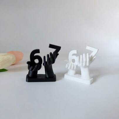 1 st kreativ handhållande siffran 67 staty ornament | Unik handformad design | Håller och visar siffran 67 | Hemmakontorsinredning, lämplig för jul, nyår, Thanksgiving | Perfekt present