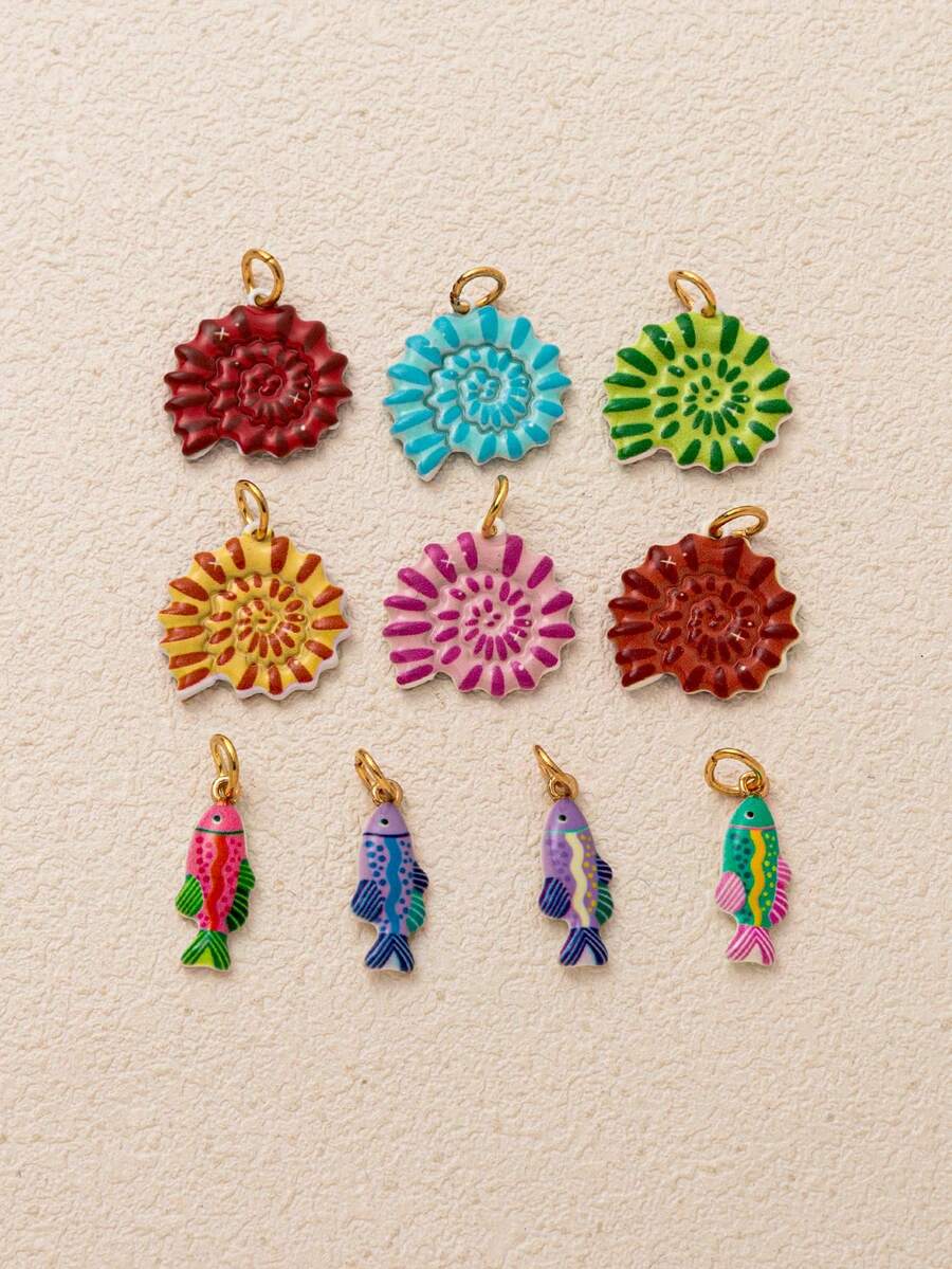 1 pieza Colgante de joyería con forma de concha marina y pez chapado en oro de 18K, de moda y colorido, resistente al agua y a la decoloración, para collar, pulsera, pendientes, llavero, bolso, accesorio de joyería para mujer, dije para billetera, pequeño colgante, regalo