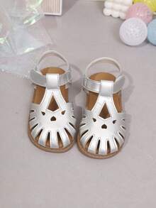 1 Pair Kids Summer Closed Toe Sandals, Girls Casual Fashion Versatile Soft Bottom Comfortable Flat Sandals, Student Princess Sandals - Silver - View 4