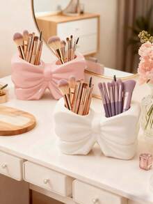 1 hộp đựng bút hình nơ xinh xắn - Hộp đựng cọ trang điểm và đồ dùng văn phòng phẩm để bàn, hộp đựng cọ trang điểm thanh lịch, phù hợp cho các bạn nữ, học sinh và phụ nữ, thiết kế trang trí sáng tạo, cũng thích hợp cho kỳ nghỉ, bãi biển, phòng tắm, phòng ngủ, dung tích lớn. - Nhiều màu - Xem 21