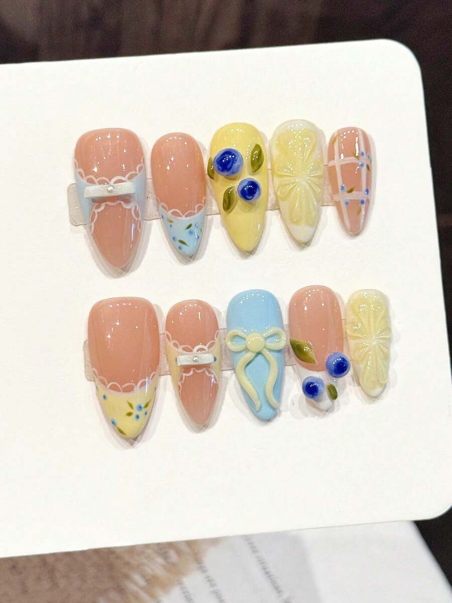 10 móng tay giả hình hạnh nhân cỡ trung bình, làm thủ công, phù hợp cho các bữa tiệc và sử dụng hàng ngày, phối màu hồng và vàng chanh việt quất ngọt ngào và tươi mát, màu trắng, hình hạnh nhân cỡ trung bình, dễ đeo. 10 móng tay giả thủ công phong cách Y2K, phù hợp cho các bạn gái và phụ nữ đeo trong các bữa tiệc ngày lễ và sử dụng hàng ngày.