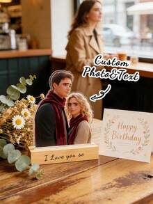 定制卡通亚克力相框 - 个性化AI设计相框，色彩鲜艳，卡通风格肖像。非常适合情侣、桌面装饰、房间装饰、情人节装饰、情侣纪念品，现代设计，高品质印刷，周年纪念礼物、圣诞礼物、新年礼物，也是理想的情人节礼物。 - 彩色 - 查看 6