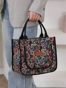 حقيبة تسوق من قماش جاكار مزخرف بالزهور مع خامة سميكة، مثالية للتنقل واستخدام اليد. تتميز بغلق بسحاب، وجيب أمامي، ويمكن استخدامها أيضًا كحقيبة يد أو حقيبة تغيير - الأسود - مشاهدة 8