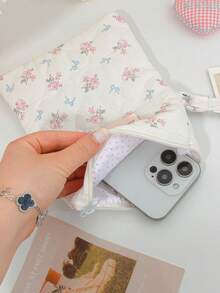 1pc Floral Print Quilted Cute 6 6.8 7 Inch E-Reader Sleeve Storage Bag Kindle Accessories Women's Accessories MP3/MP4/MP5 Storage Bag Mobile Phone Bag SA569P Kindle Paperwhite 2024 1/2/3/4/5/6 E-Book Reader Storage Bag, 6-7 Inch E-Reader Sleeve For Kindle/Boox/Kobo, Digital Protective Bag For Students, School Daily Use,Storage Orangizer,Travel Essential - Multicolor - View 7