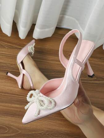 Women's V-Cut Milky White Low Vamp Elegant Elegant Criss-Cross Strap Square Toe Ankle Strap Buckle Metal Decor Rivet PU Leather Mirror Soft Comfortable Closed Toe Sandals, Spring/Summer/Autumn