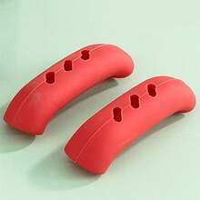 4件套暖心卡通镂空爱心硅胶锅柄套，高韧性硅胶材质，防烫隔热，适用于橱柜炉灶日常烹饪/乔迁摆设，不易变形，适合情人节/母亲节/毕业季等场合。