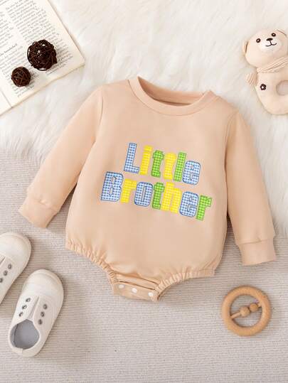 婴儿男童休闲运动圆领长袖“小绅士”格子贴花印花连体衣，秋冬季